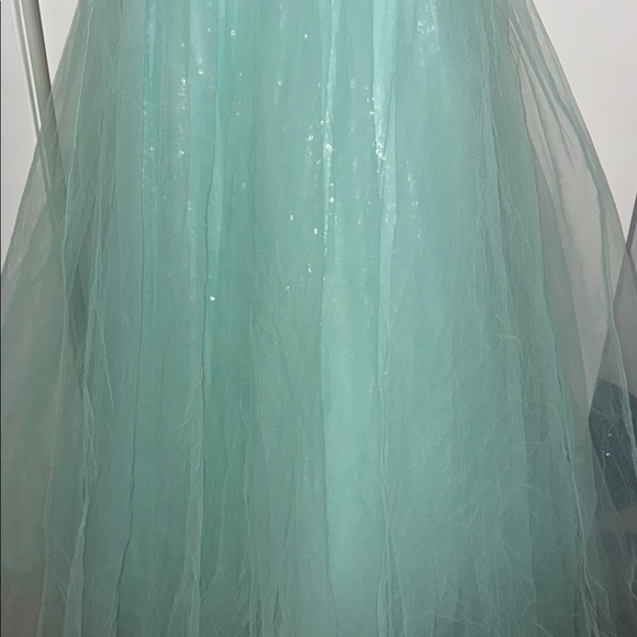 NWT | Mac Duggal 67565 Mint V-Neck Tulle Ballgown with Embellished Belt Size 2 - Picture 10 of 14